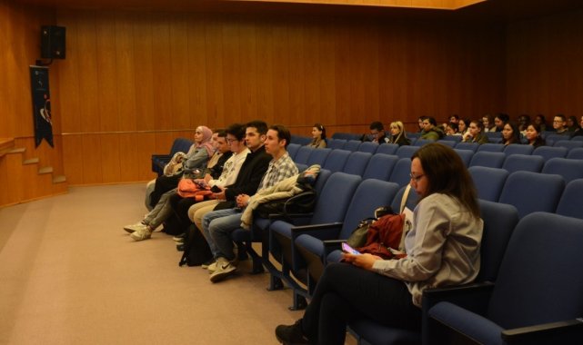 Uluslararası öğrenciler için ikamet izni bilgilendirme toplantısı