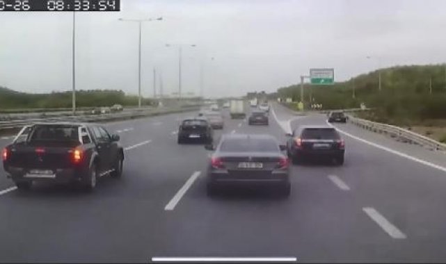 Ümraniye'de TIR'ın kamyonete çarptığı anlar kamerada