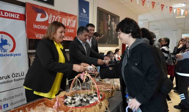 Üniversitesi öğrencilerine hoş geldin hediyesi