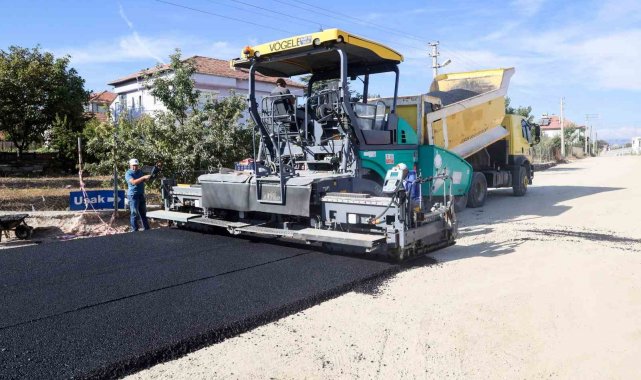 Uşak Belediyesi asfalt serim çalışması devam ediyor