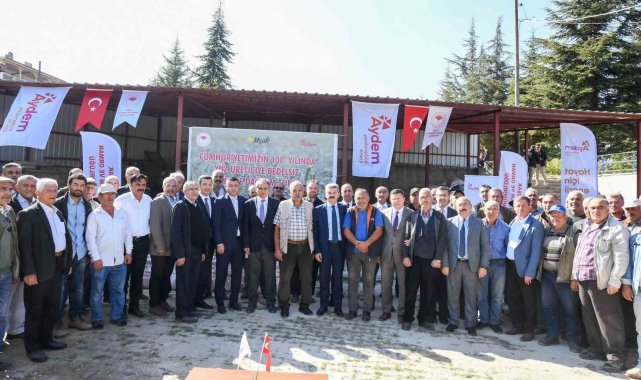 Uşak'ta çiftçilere tohum dağıtımı yapıldı