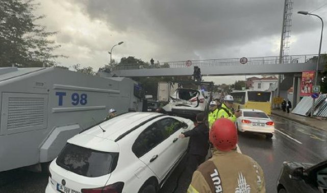 Üsküdar'da aralarında TOMA'nın da bulunduğu 14 araç bir birine girdi