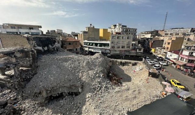Vakıflar Sarayı yıkıldı, enkazı kaldı