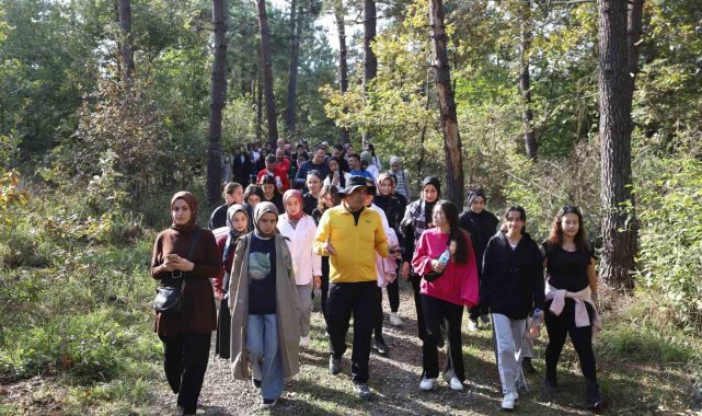 Vali Aslan gençlerle doğa yürüyüşü yaptı