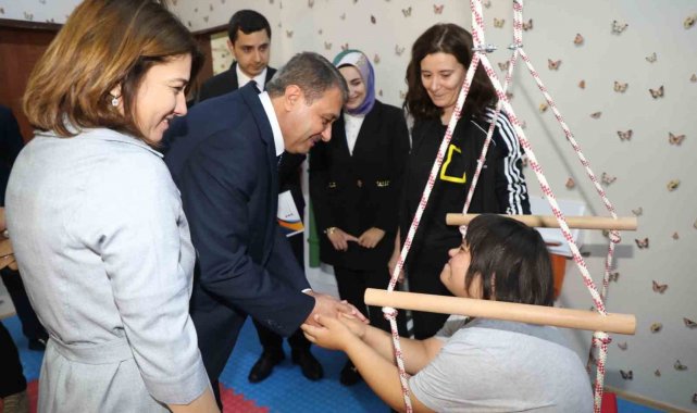 Vali Şıldak özel öğrencilerle bir araya geldi