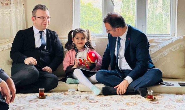 Vali Yardımcısı Berber, Şemdinli'de ev ziyaretleri gerçekleştirdi