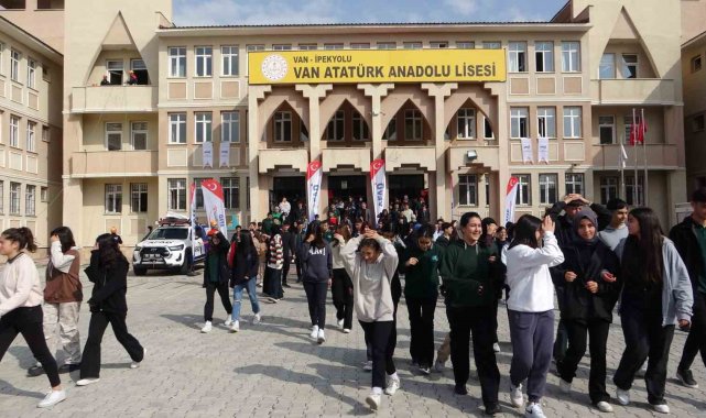 Van'da eş zamanlı deprem tatbikatı