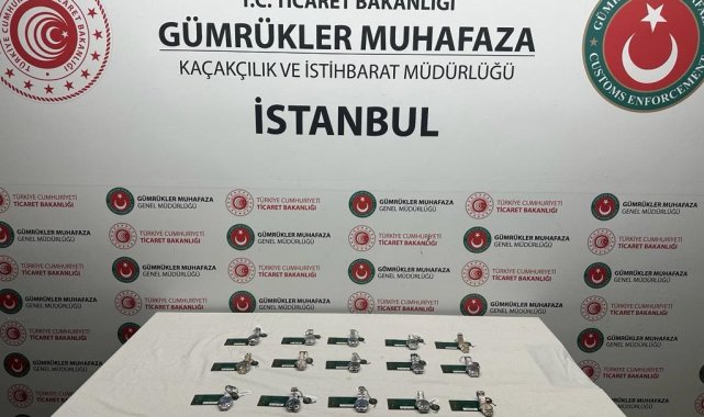Varis çoraplarından 7 milyon 552 bin TL'lik 15 adet kol saati çıktı