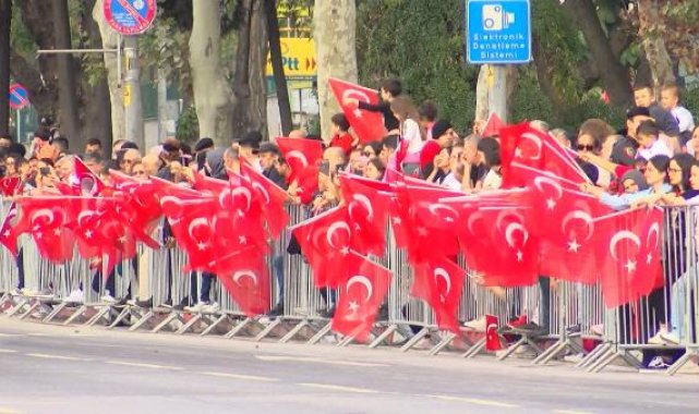Vatan Caddesi'nde Cumhuriyet Bayramı 100'üncü yıl töreni