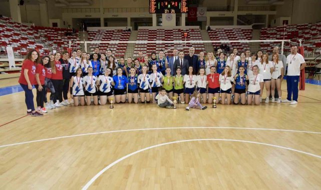 Voleybolda kupa töreni düzenlendi