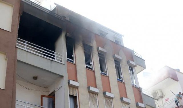 Yanan evdeki kadını kuryeler kurtardı; köpekleri ile yangından kaçtılar