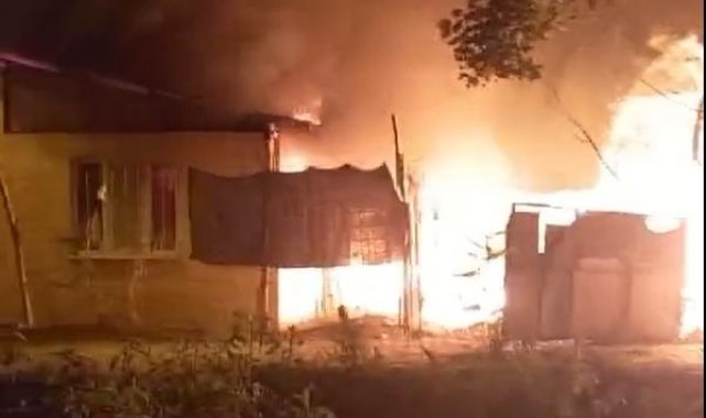 Yangına uykudayken yakalanan aile komşularının uyarısıyla kurtuldu