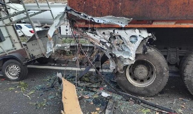 Yolcu minibüsü, park halindeki kamyona arkadan çarptı: 5 ölü, 5 yaralı