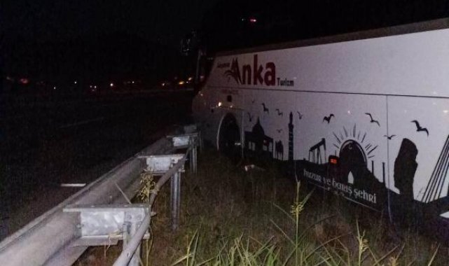 Yolcu, otobüsün direksiyonunu çevirdi, sürücü hamlesi ile uçuruma düşmekten kurtardı