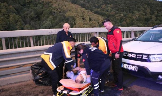 Yoldan geçen sürücüler, ambulanslar gelene kadar yaralıları araçlarında bekletti