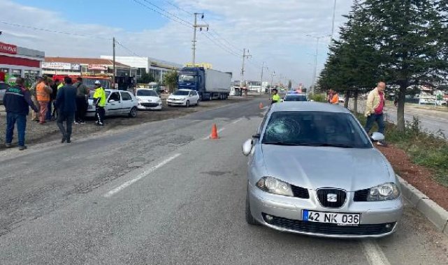 Yolun karşısına geçerken otomobilin çarptığı yaya yaralandı; o anlar kamerada - Yeniden