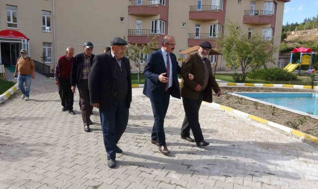 Yozgat'ta devletin tüm imkanları depremzede huzurevi sakinleri için seferber ediliyor