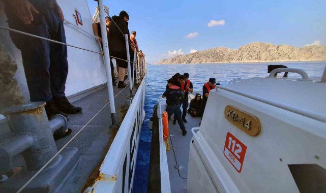 Yunanistan'ın geri ittiği 22 düzensiz göçmen kurtarıldı