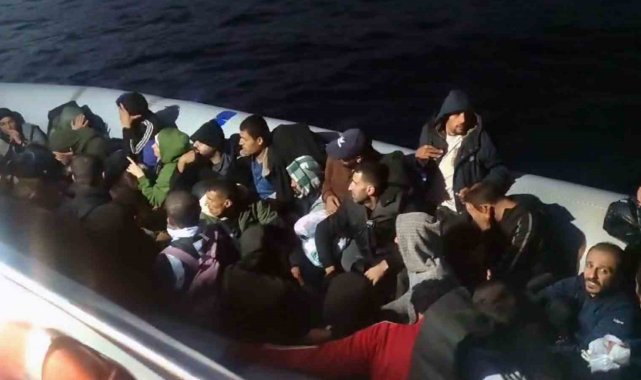 Yunanlılar geri itti, Türk Sahil Güvenlik kurtardı