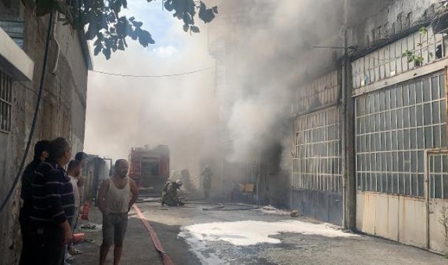 Zeytinburnu'nda iş yeri yangını