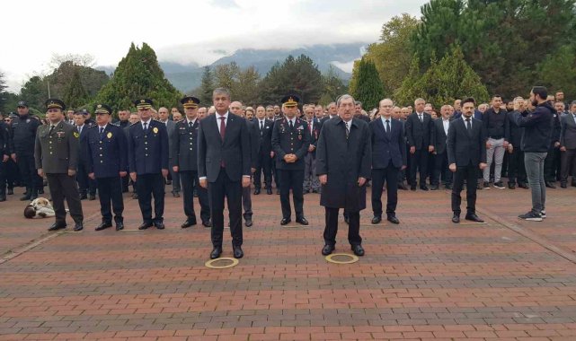 10 Kasım Atatürk'ü Anma Programı çelenk sunumu ile başladı