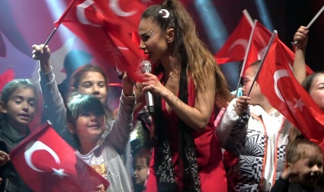 100. yıl konserinden Filistin mesajı