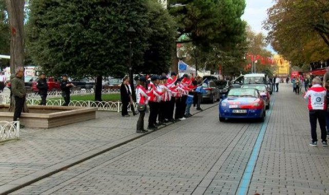 17. Doğu-Batı Dostluk Rallisi Sultanahmet'te start verdi