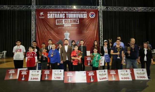 29 Ekim Satranç Turnuvası'nda ödüller sahiplerini buldu
