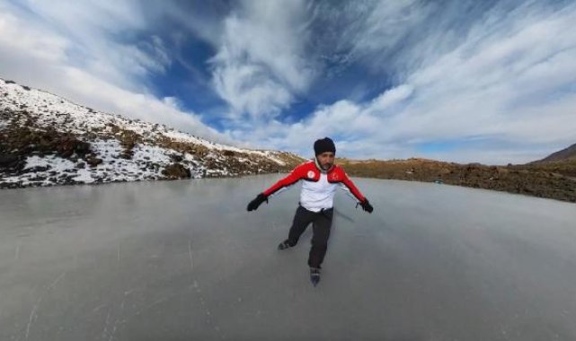 3 bin 549 rakımlı Keşiş Dağı'ndaki gölette buz pateni