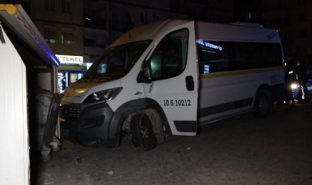 'Düz kontak' yöntemiyle çaldığı servis minibüsüyle 130 kilometre kaçtı