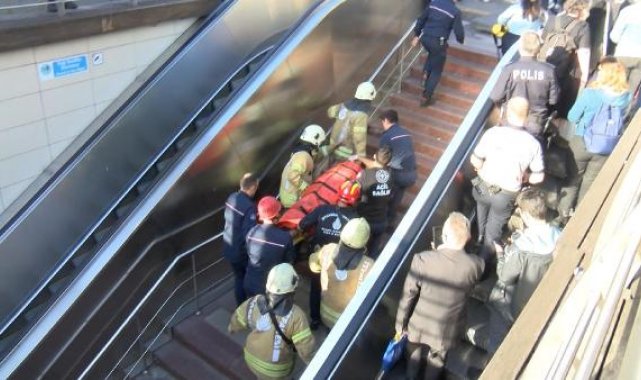 4.Levent metro istasyonunda intihar girişimi: Seferler iptal oldu, ulaşım kilitlendi-1
