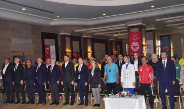 60 yaş üstü bocce şampiyonlarına ödüllerini Bakan Göktaş verdi