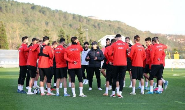 A Milli Futbol Takımı iki grup halinde çalıştı