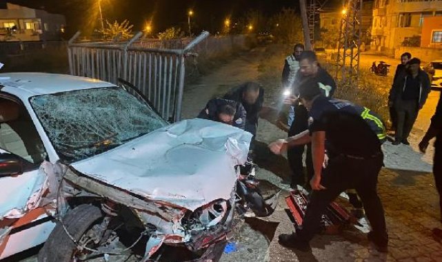 Adana'da kontrolden çıkan otomobil yayalara çarptı: 4 yaralı