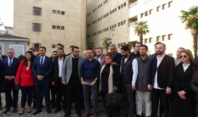 Afiş asan gençlerin 1 yıla kadar hapisleri istendi