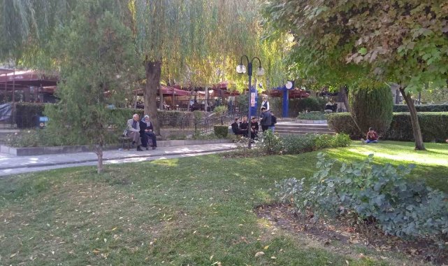 Afyonkarahisar'da kasım ayında yazdan kalma günler yaşanıyor