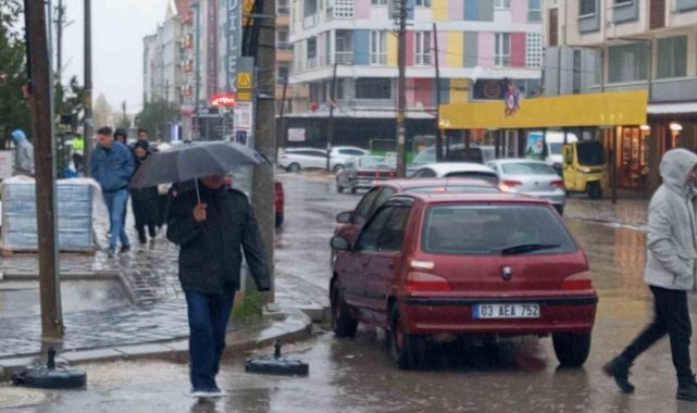 Afyonkarahisar'da sağanak yağış etkili oldu