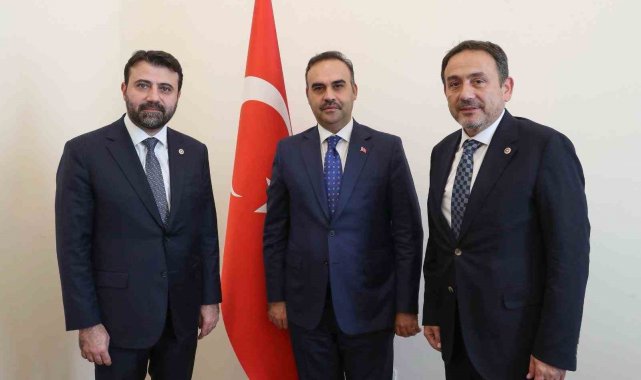 AK Parti milletvekilleri Bakan Kacır'la görüştü