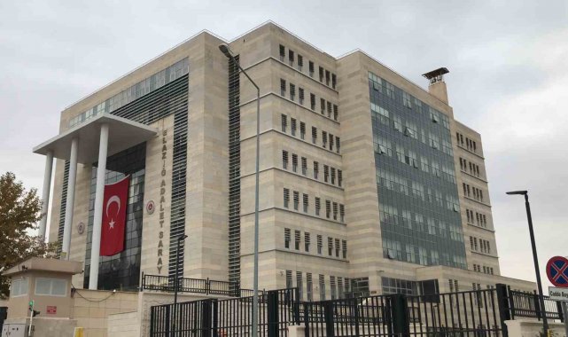 Akaryakıt istasyonundan hırsızlık yapan 2 şüpheli yakalandı