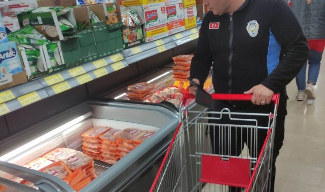 Altınova'da marketlere denetim sürüyor