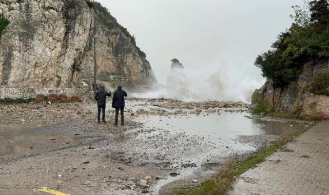 Amasra'da fırtına; tekneler limana çekildi
