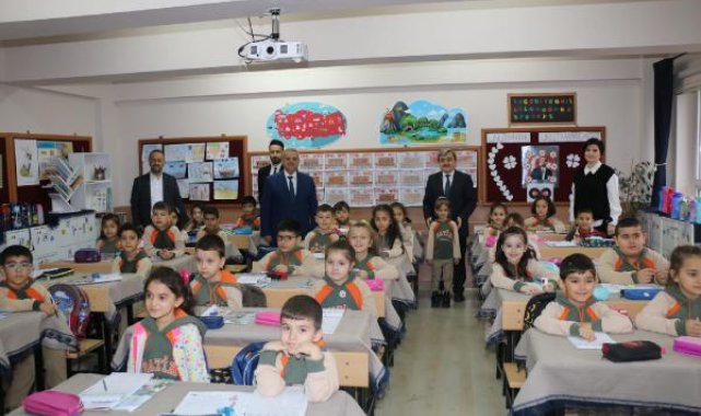 Amasya'da öğrenciler, Öğretmenler Günü için topladıkları paraları Filistinlilere bağışladı