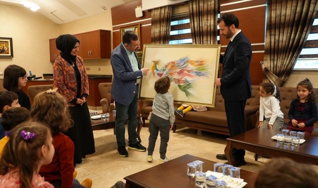 Anaokulu öğrencileri Rektör Kırışık'ın Öğretmenler Günü'nü kutladı