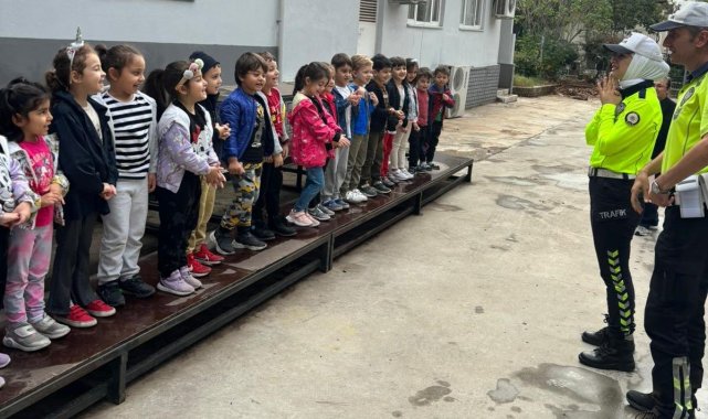 Anaokulu öğrencilerine uygulamalı trafik eğitimi verildi