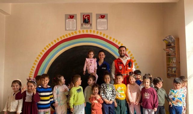 Anaokulu öğrencilerini afetlere karşı bilinçlendirdiler