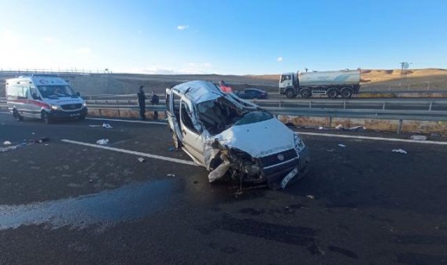 Ankara'da iki otomobil çarpıştı: 2 ölü, 4 yaralı