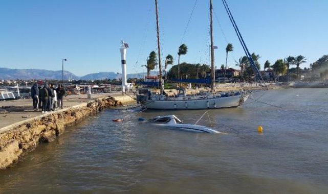 Antalya'da fırtına; ağaçlar devrildi, tekne battı