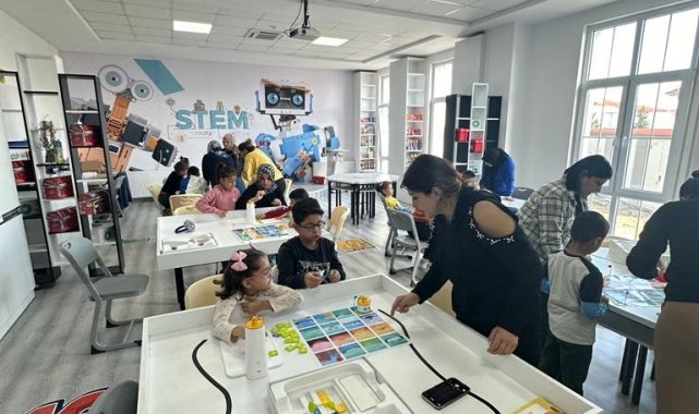 Ara tatilde öğrencilere yönelik kodlama destekli atölye çalışmaları sürüyor