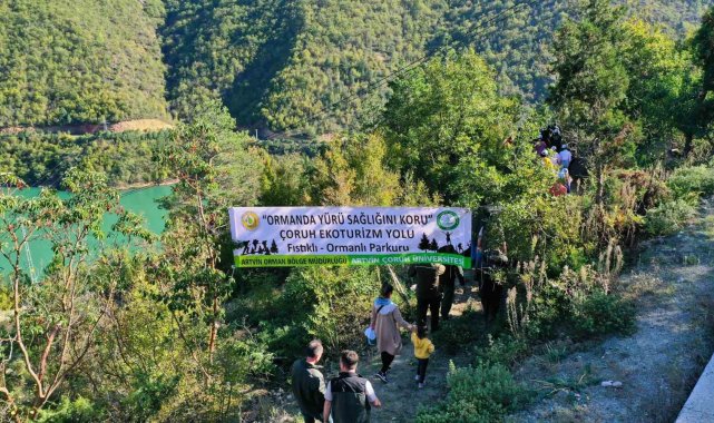 Artvin'de Cumhuriyetin 100. yıl etkinlikleri kapsamında doğa yürüyüşü düzenlendi