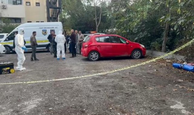 Ataşehir'de otoparktaki otomobilin içinde ceset bulundu -1